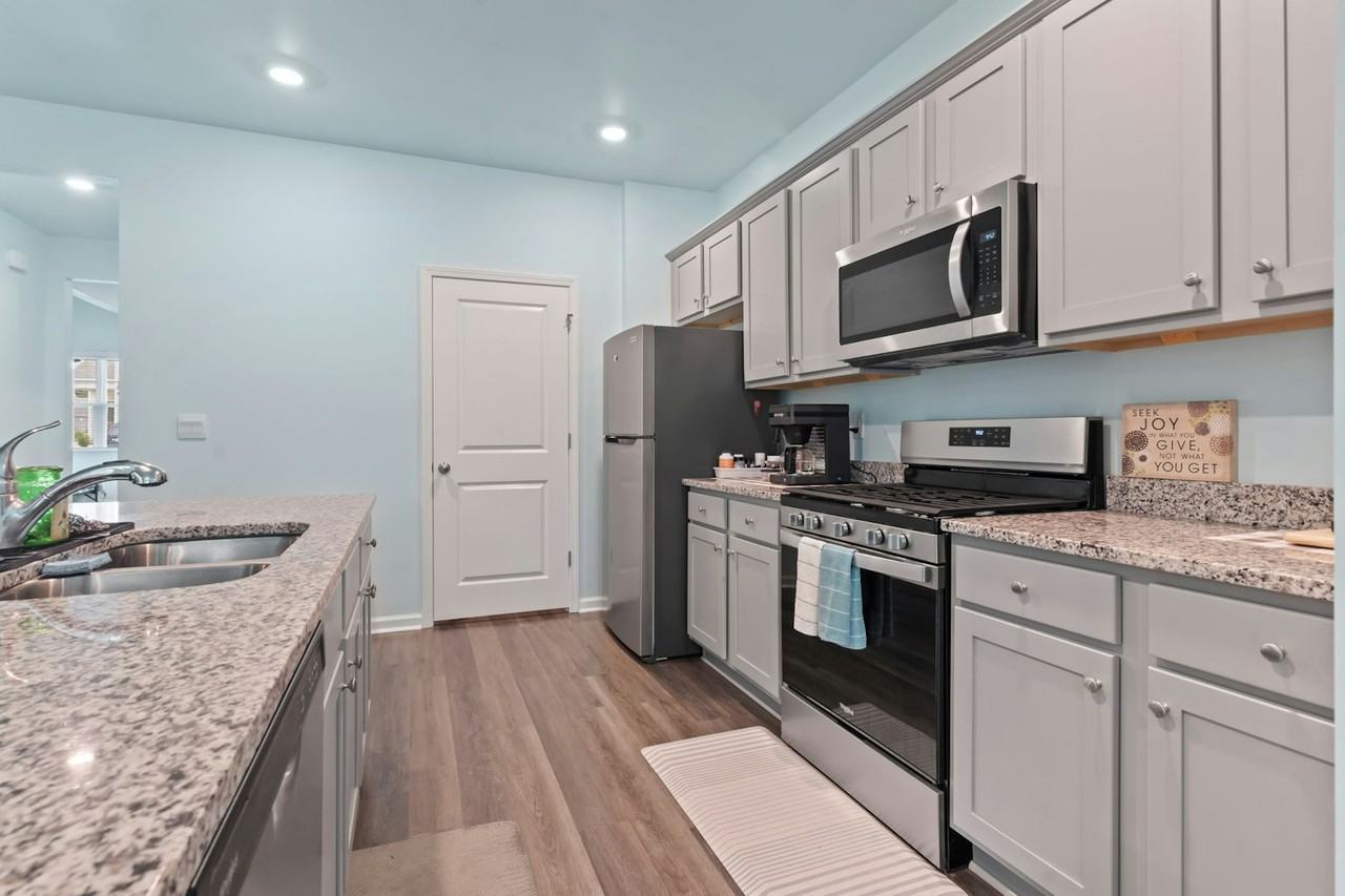 1523 Nokota Drive - Photo 7 of 21