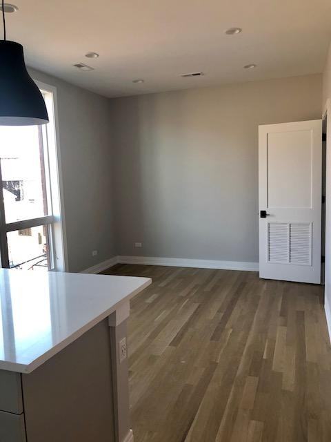 1046 West Cornelia Avenue - Photo 4 of 9