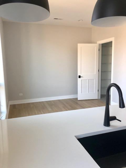 1046 West Cornelia Avenue - Photo 5 of 9