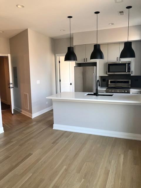 1046 West Cornelia Avenue - Photo 6 of 9