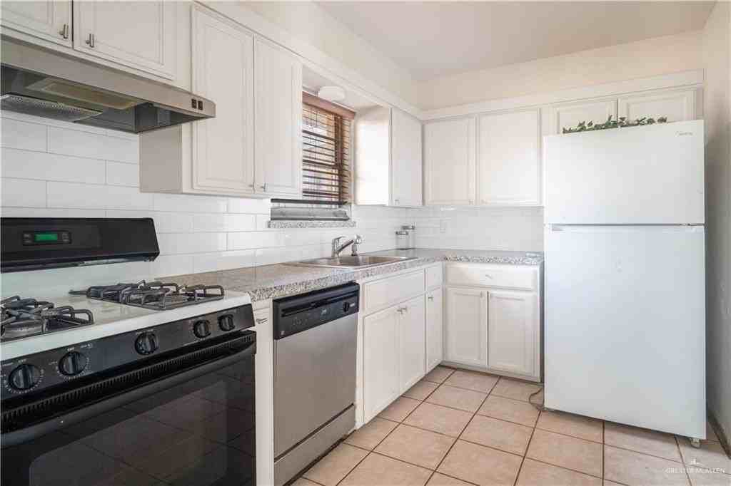 619 Highland Ave - Photo 7 of 12