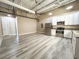 featured image of 902 Howard Ave #7