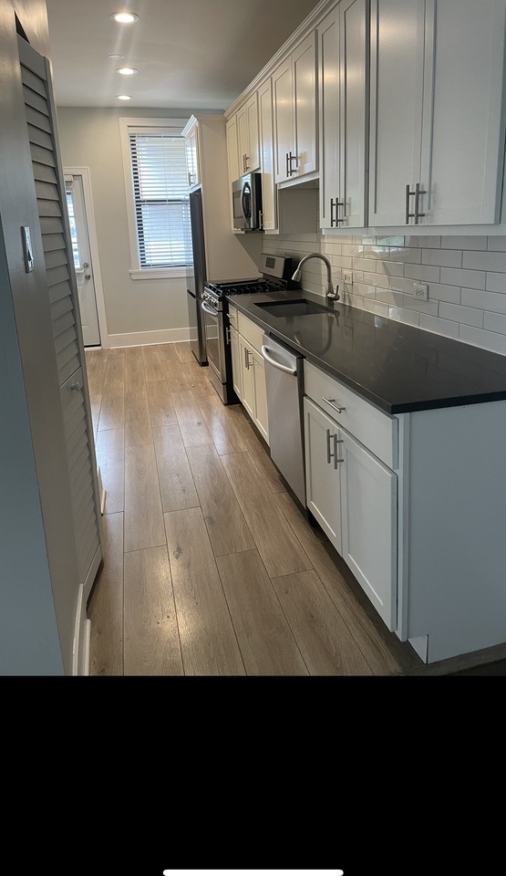 5122 S University Ave #2S - Photo 2 of 8