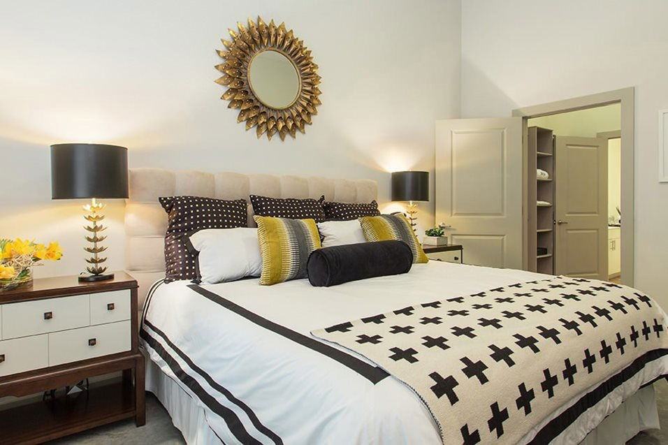 1000 E 5th St #B3 - Photo 2 of 8