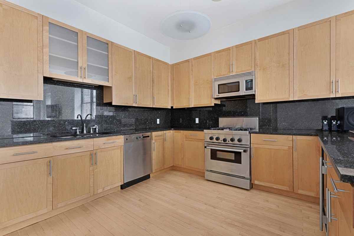 38 Warren St #4A - Photo 4 of 11