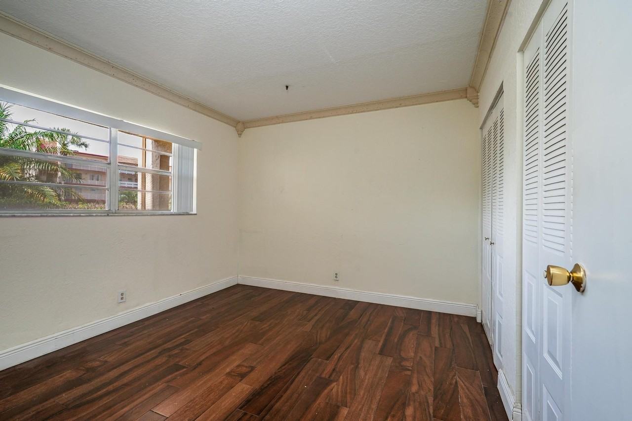 1010 Country Club Dr #108 - Photo 4 of 19