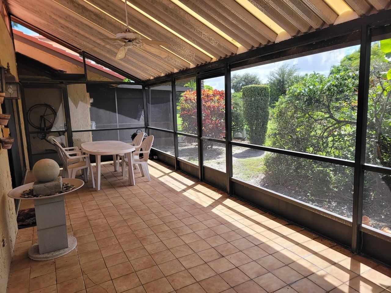 11115 Oakdale Rd - Photo 5 of 30