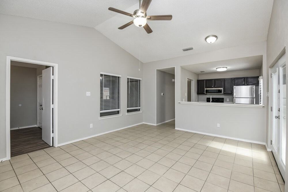 140 Callender Dr - Photo 3 of 16