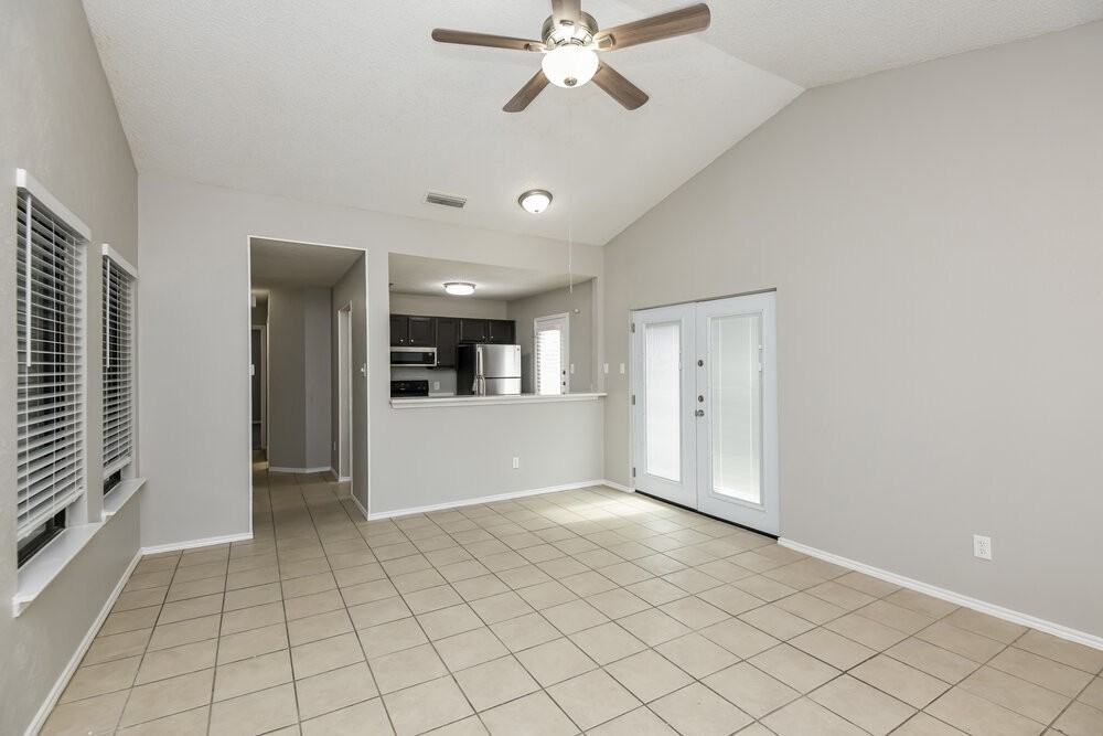 140 Callender Dr - Photo 4 of 16