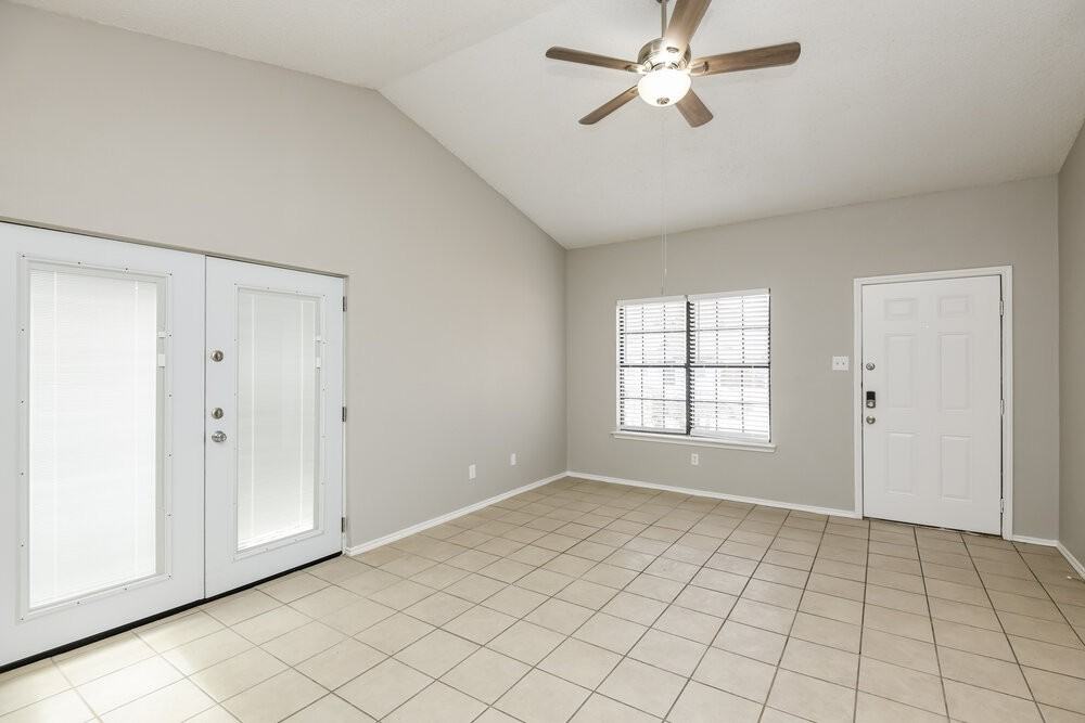 140 Callender Dr - Photo 5 of 16