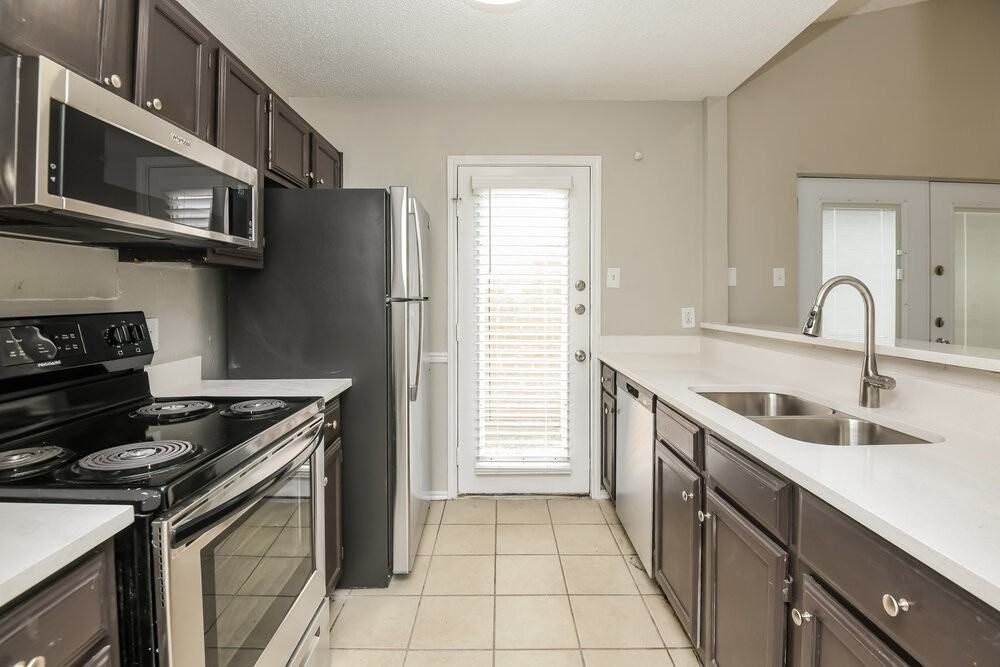 140 Callender Dr - Photo 6 of 16