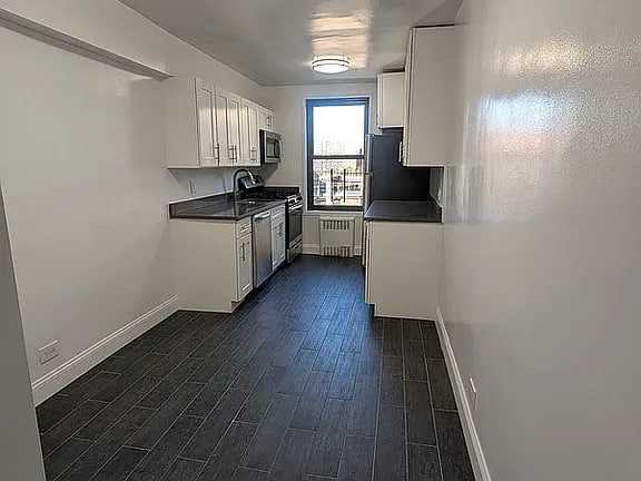 6384 Saunders St - Photo 3 of 13