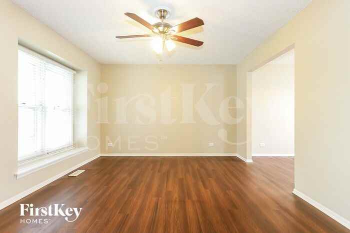 9226 162nd St - Photo 2 of 15