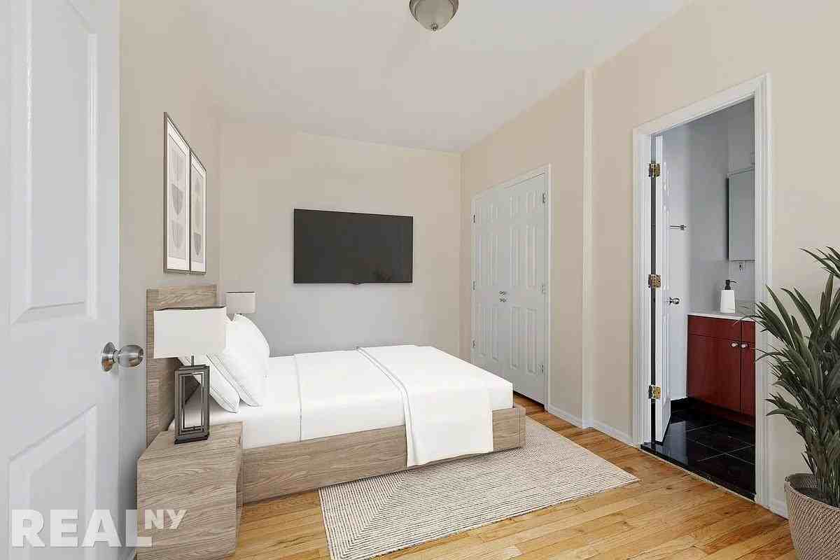 W 11th St #6G - Photo 3 of 4