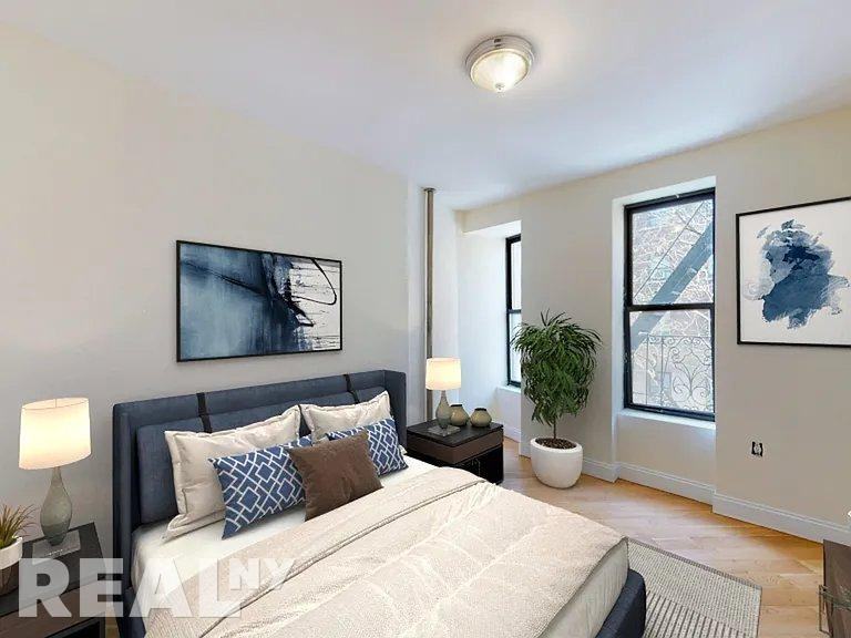 E 12th St #31 - Photo 3 of 9