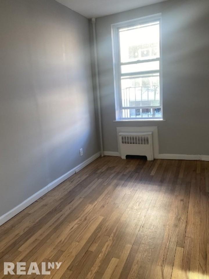 E 19th St #3 - Photo 2 of 3