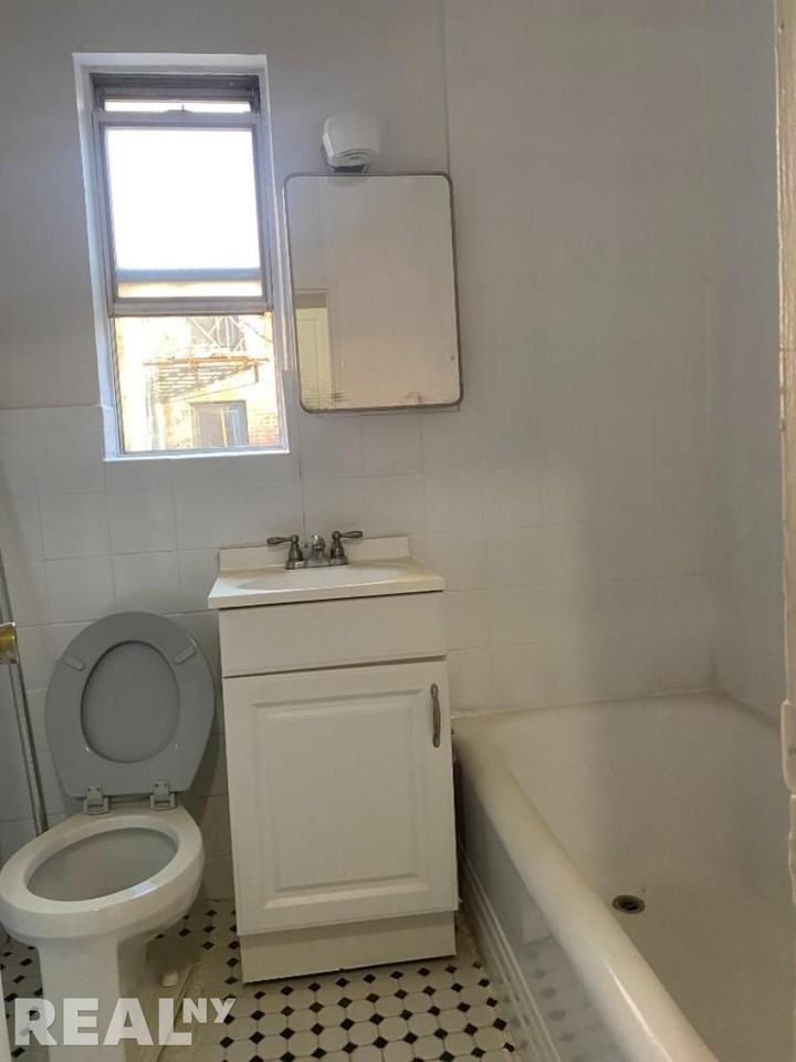 E 19th St #3 - Photo 3 of 3