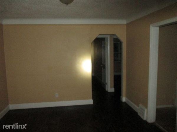 10768 Roxbury St - Photo 3 of 14