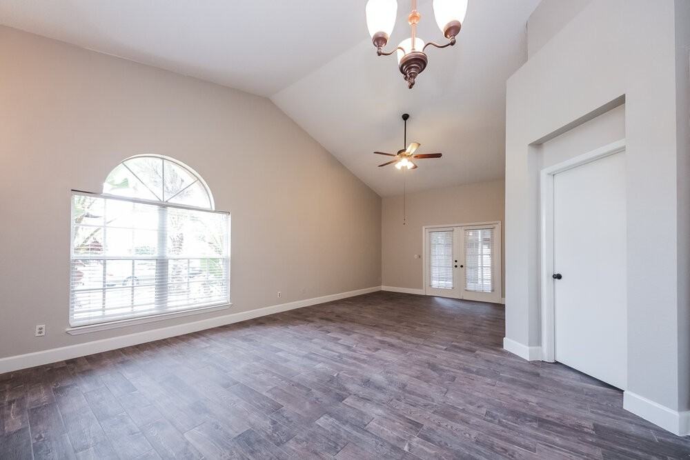 1624 Sienna Ct - Photo 3 of 15