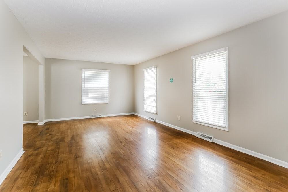 4271 Unroe Avenue - Photo 7 of 22