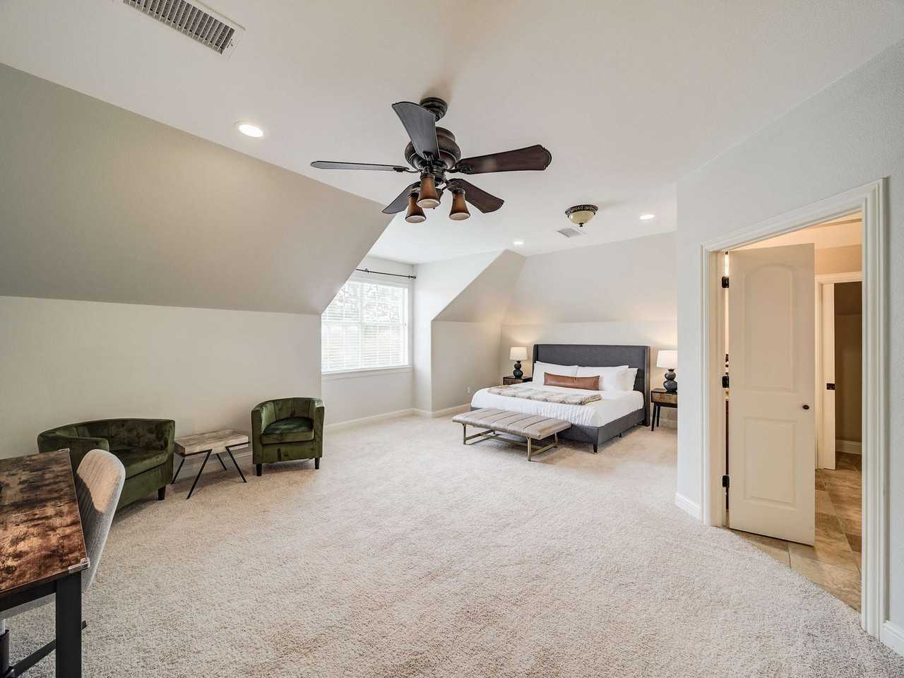 200 Cove Dr #1035608P - Photo 2 of 50