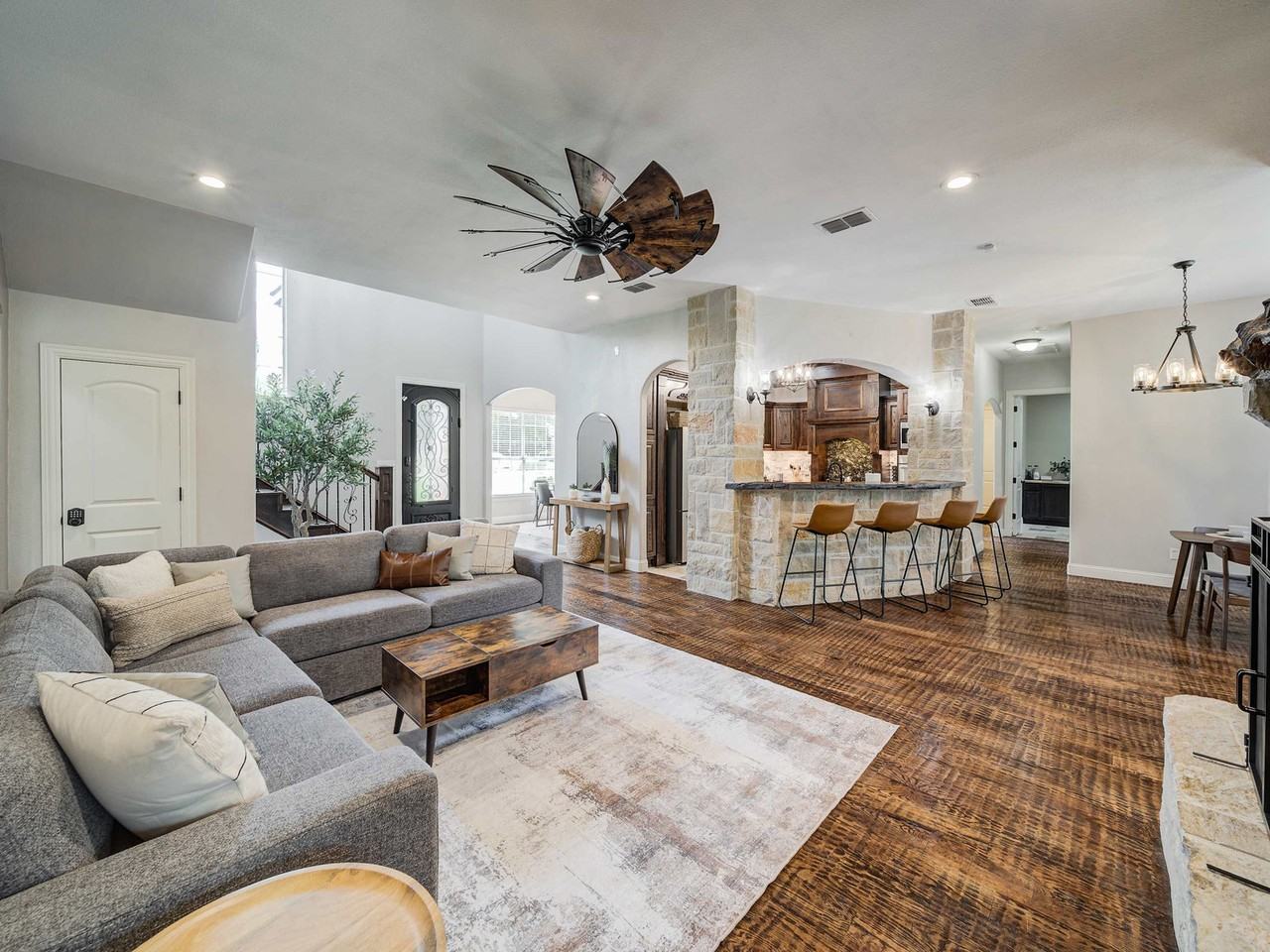 200 Cove Dr #1035608P - Photo 4 of 50