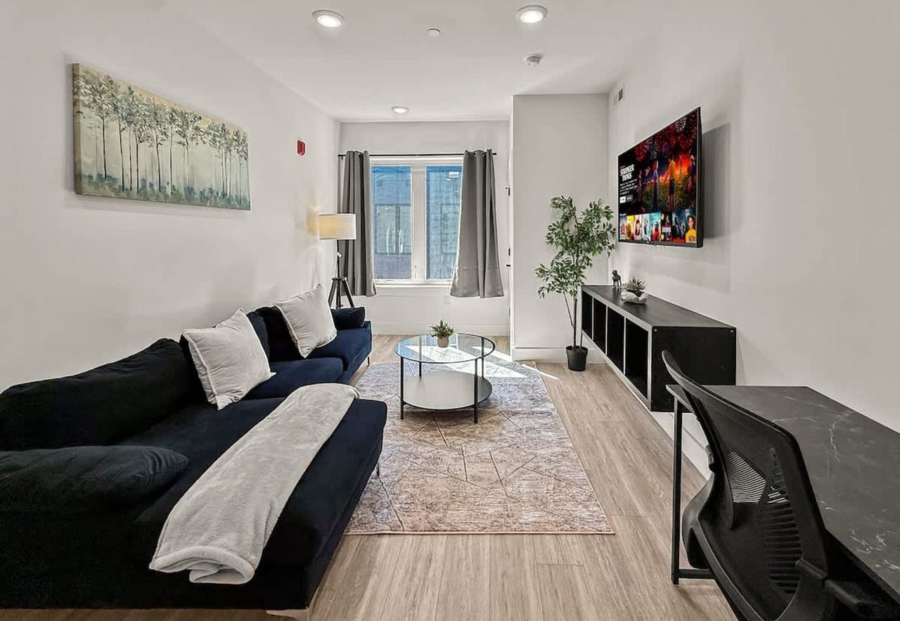 2400 E Huntingdon St #1075544P - Photo 2 of 13