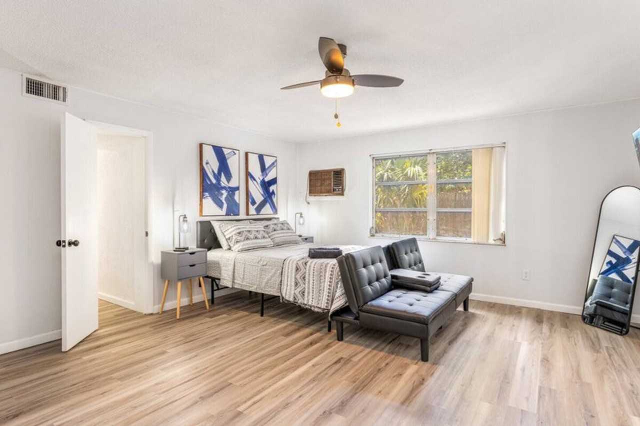 1211 Country Ln #1094197P - Photo 3 of 31