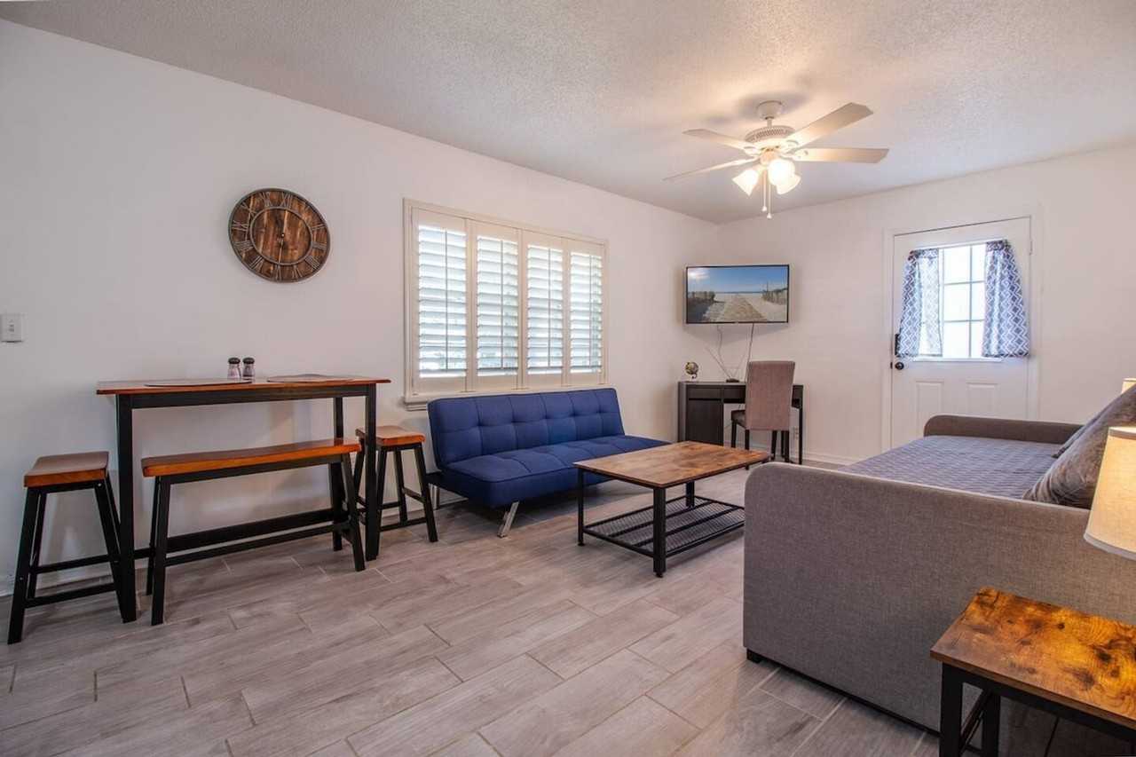 3037 Peel Ave #1094210P - Photo 4 of 27