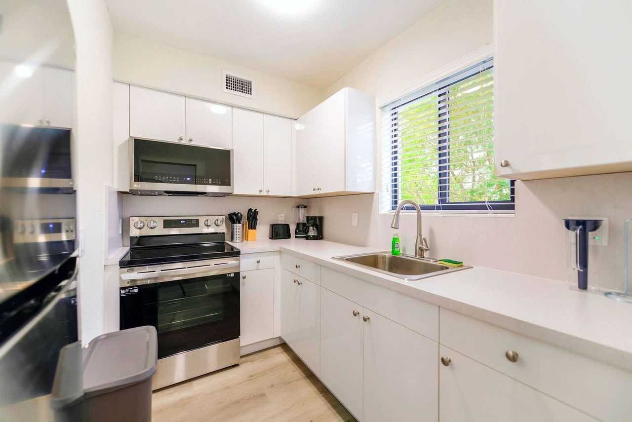 700 Sw 11th Ave #1230855P - Photo 4 of 20