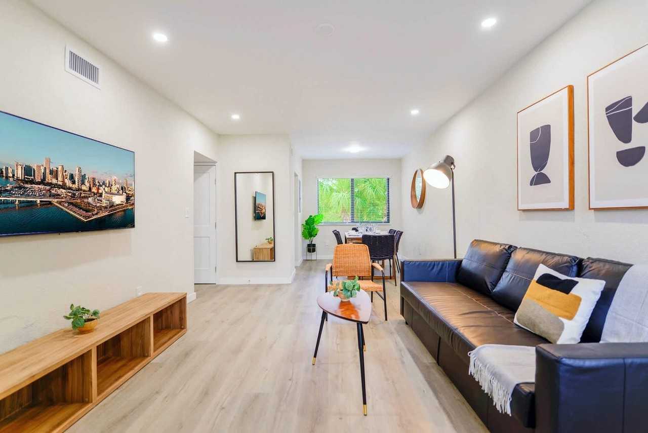 700 Sw 11th Ave #1230855P - Photo 5 of 20