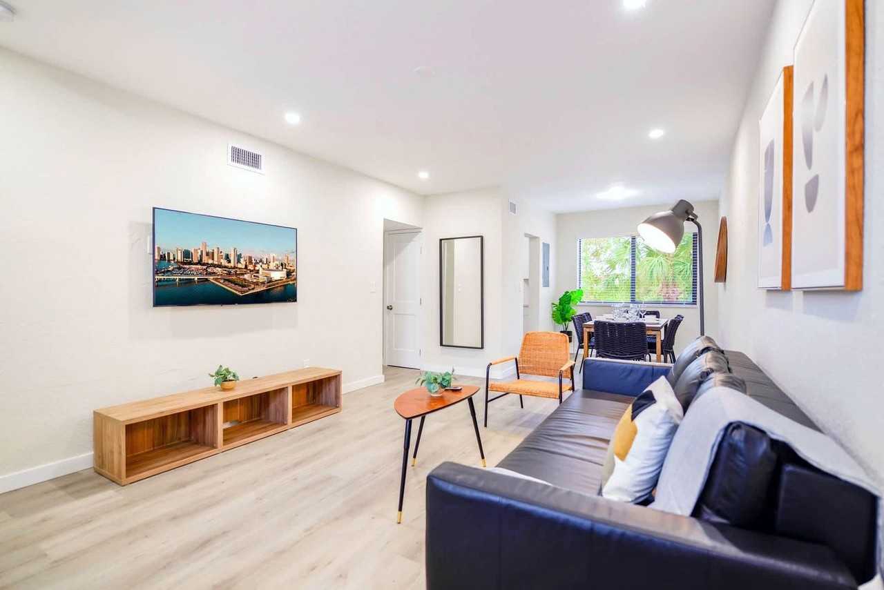 700 Sw 11th Ave #1230855P - Photo 6 of 20