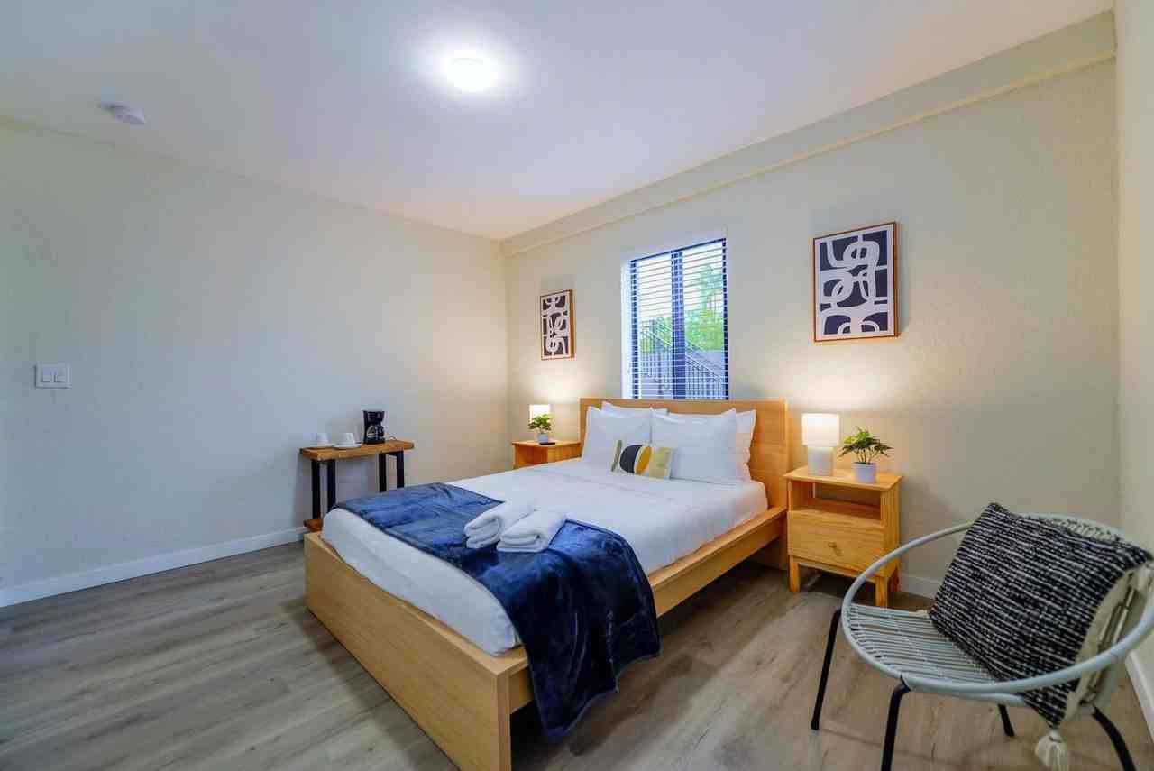 700 Southwest 11th Avenue - Photo 7 of 20