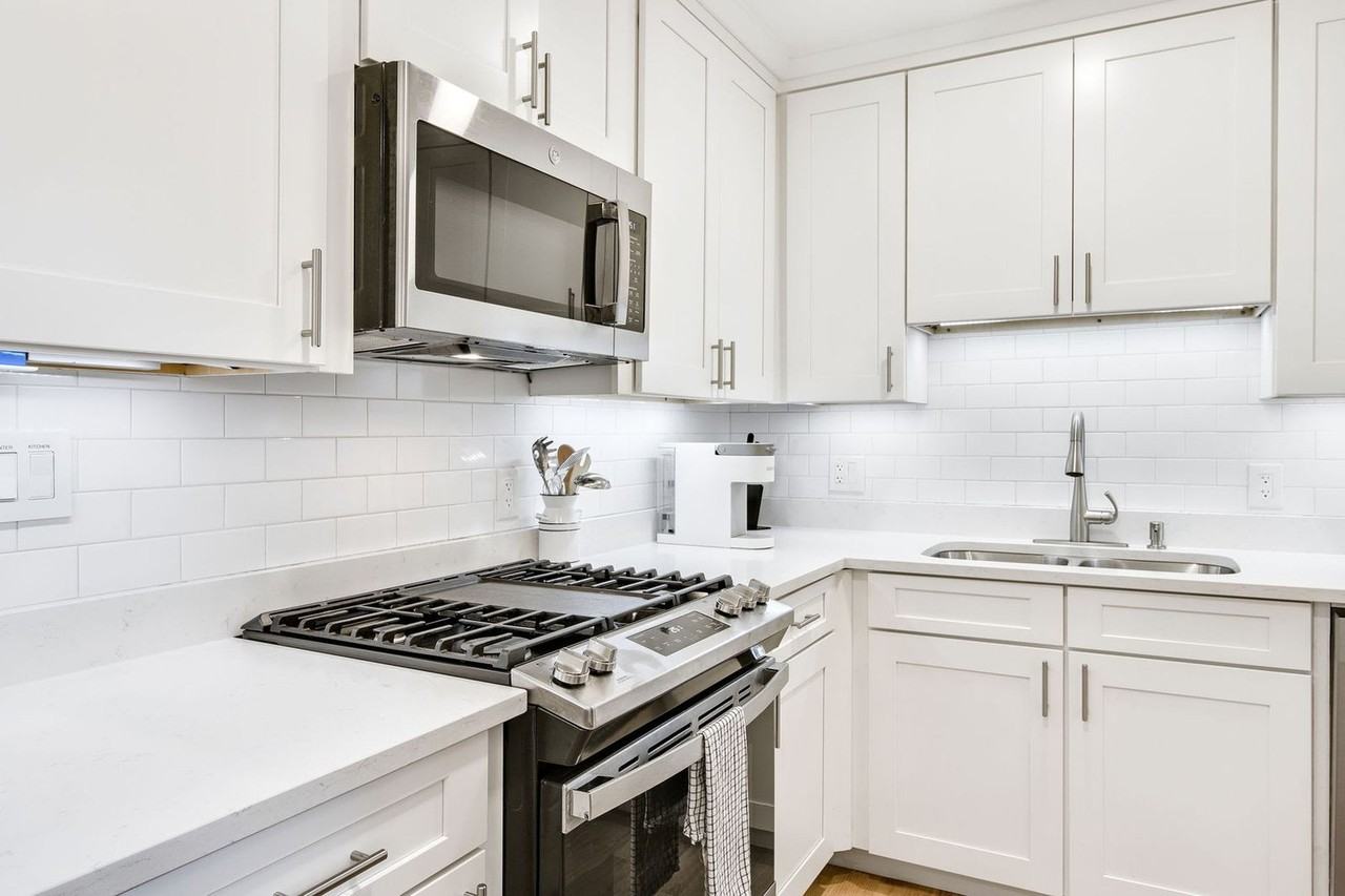 1990 Wingate Rd #1240898P - Photo 4 of 36