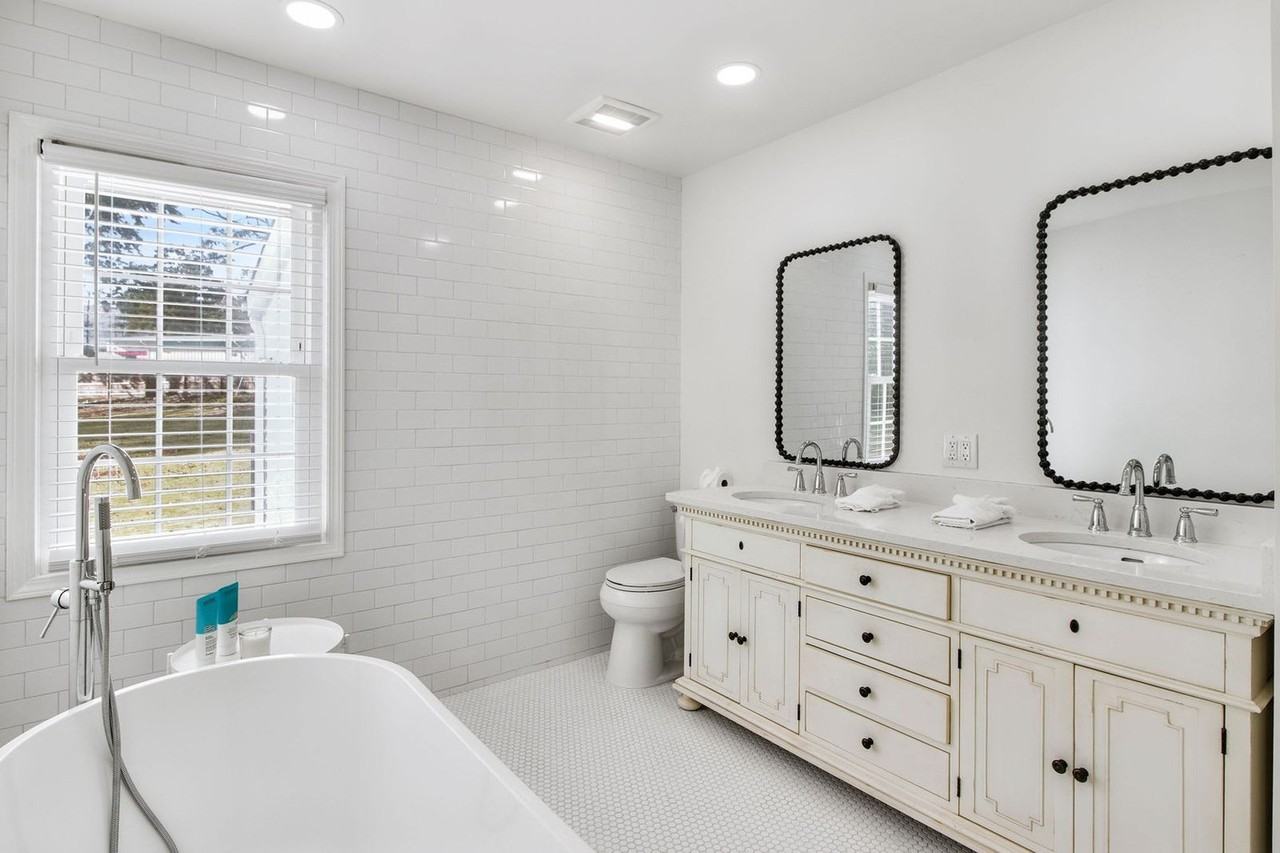 1990 Wingate Rd #1240898P - Photo 7 of 36