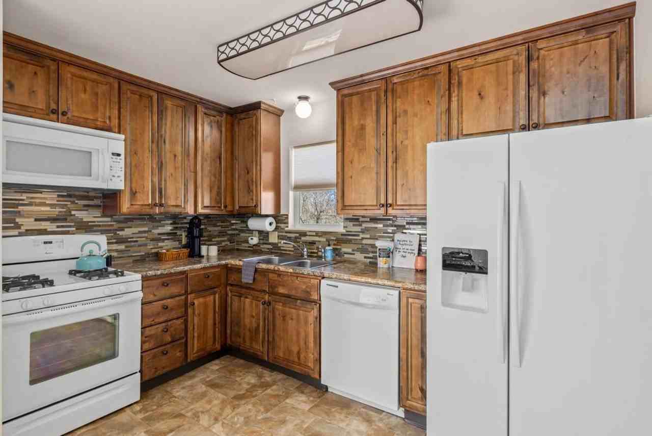 145 E Baxter Ln #1241294P - Photo 7 of 29