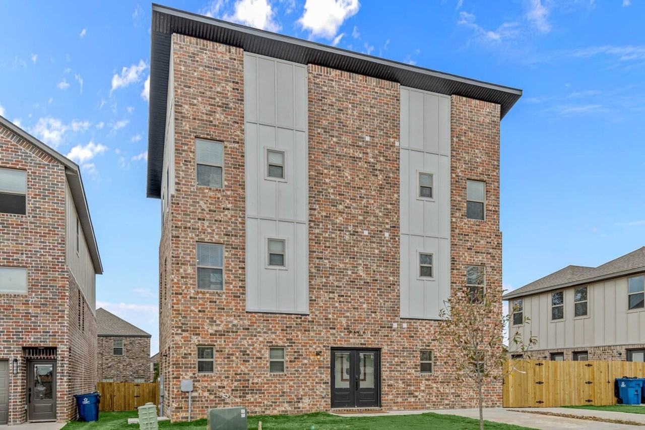 2612 Sw Livingston Sq #1241303P - Photo 3 of 32