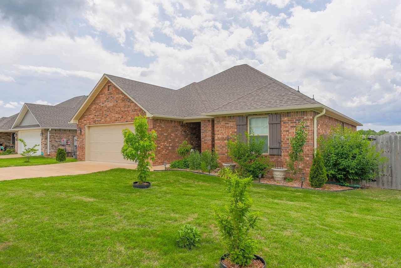 817 Brook St #1241327P - Photo 4 of 25