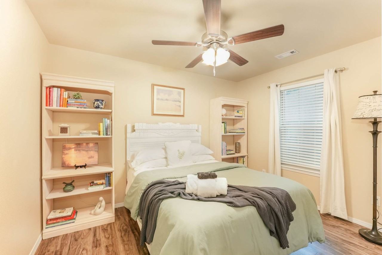 817 Brook St #1241327P - Photo 5 of 25