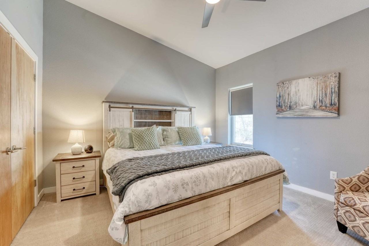 330 W 5th St #1241344P - Photo 6 of 27