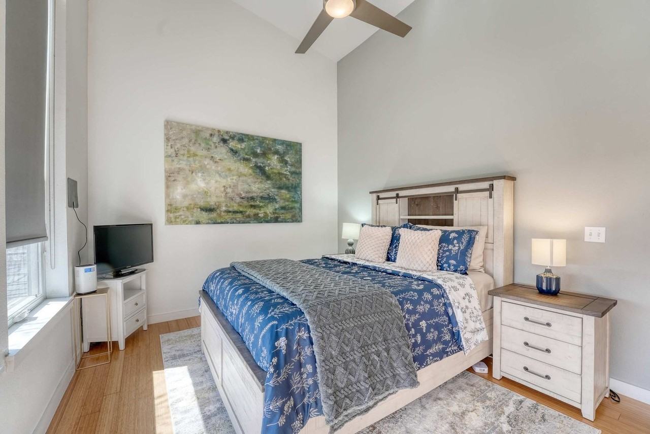 330 W 5th St #1241344P - Photo 5 of 27