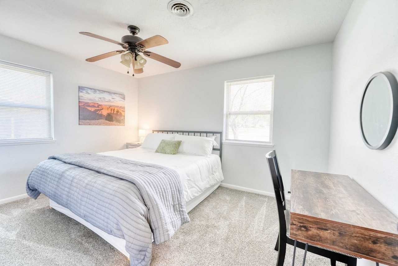 1308 Se E St #1241345P - Photo 6 of 29