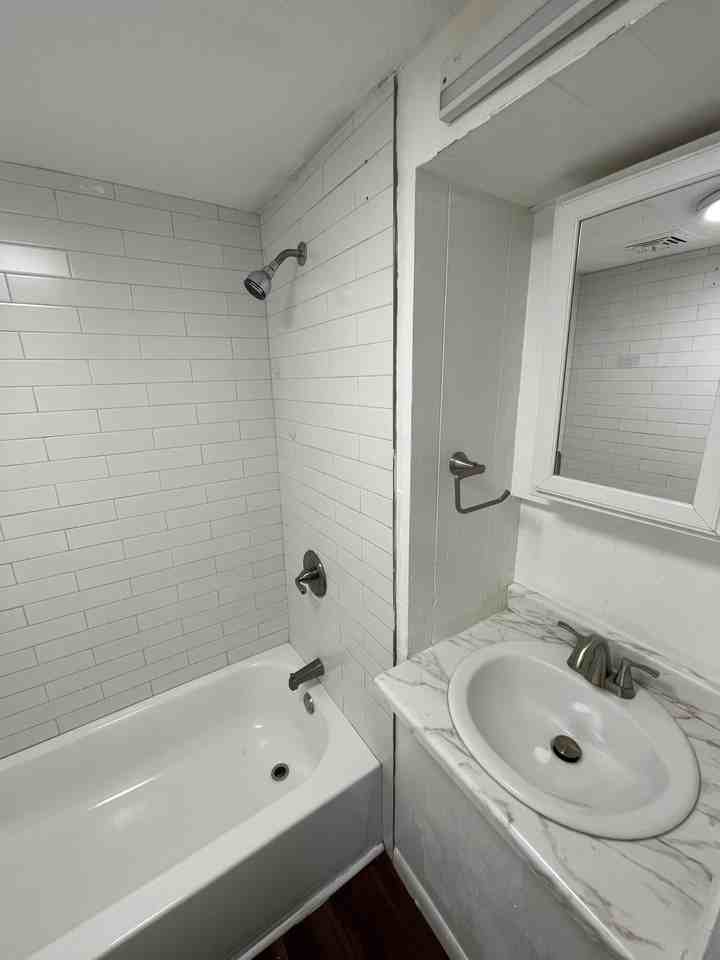 3085 Grace St #1 - Photo 5 of 12