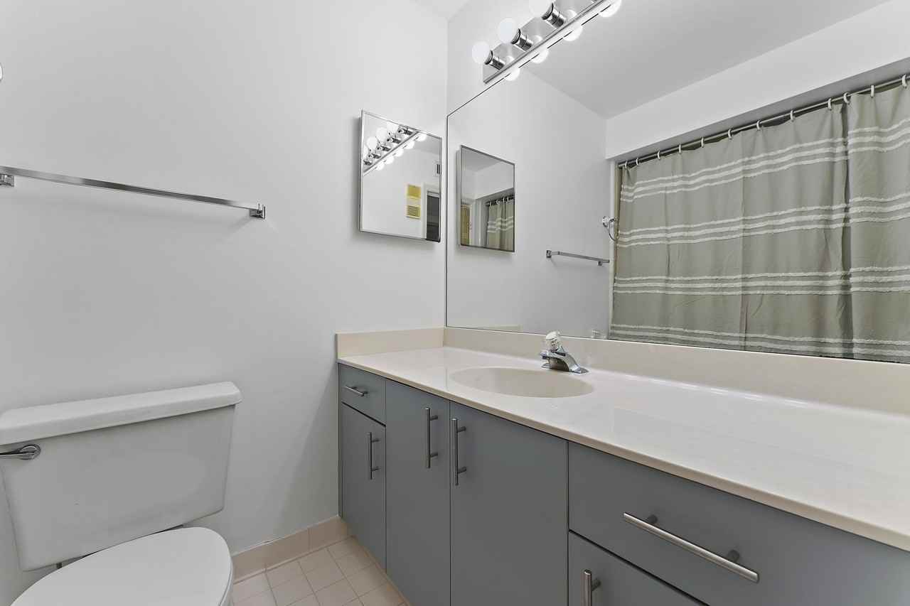 2505 Fairway Drive North - Photo 2 of 28