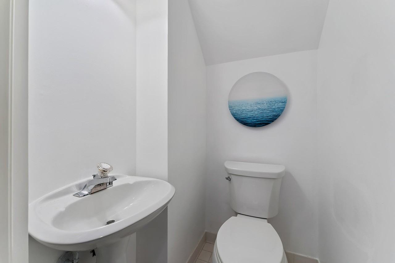 2505 Fairway Drive North - Photo 3 of 28