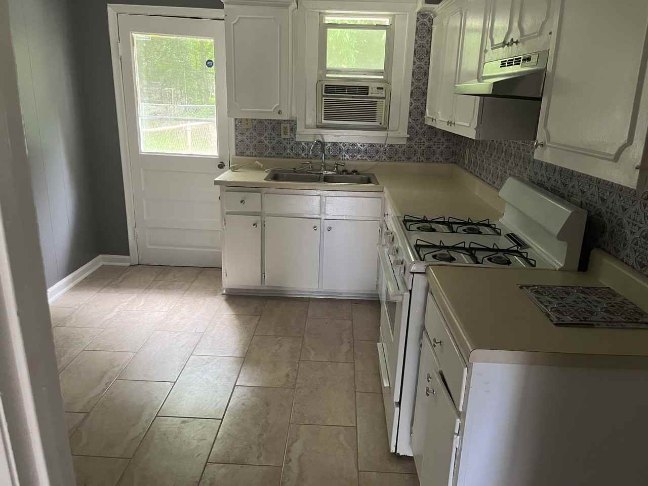 1018 Leboeuf St - Photo 6 of 6