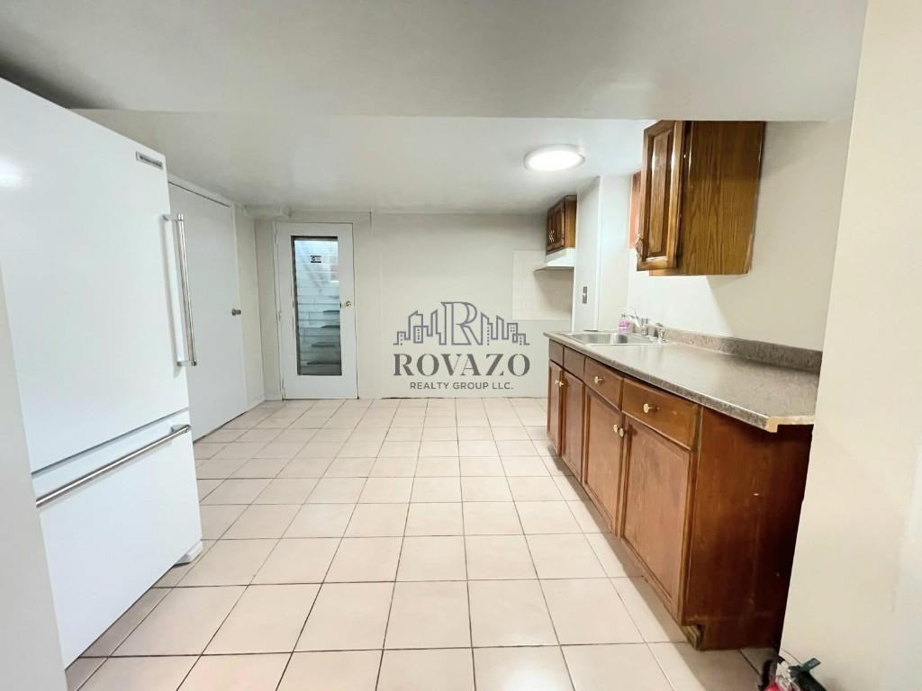 832 Essex Avenue - Photo 3 of 12