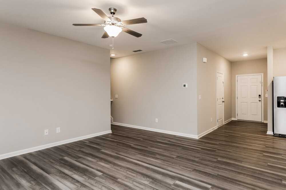 89 Hyde Park - Photo 4 of 17