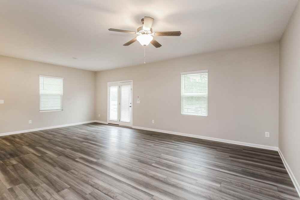 89 Hyde Park - Photo 6 of 17
