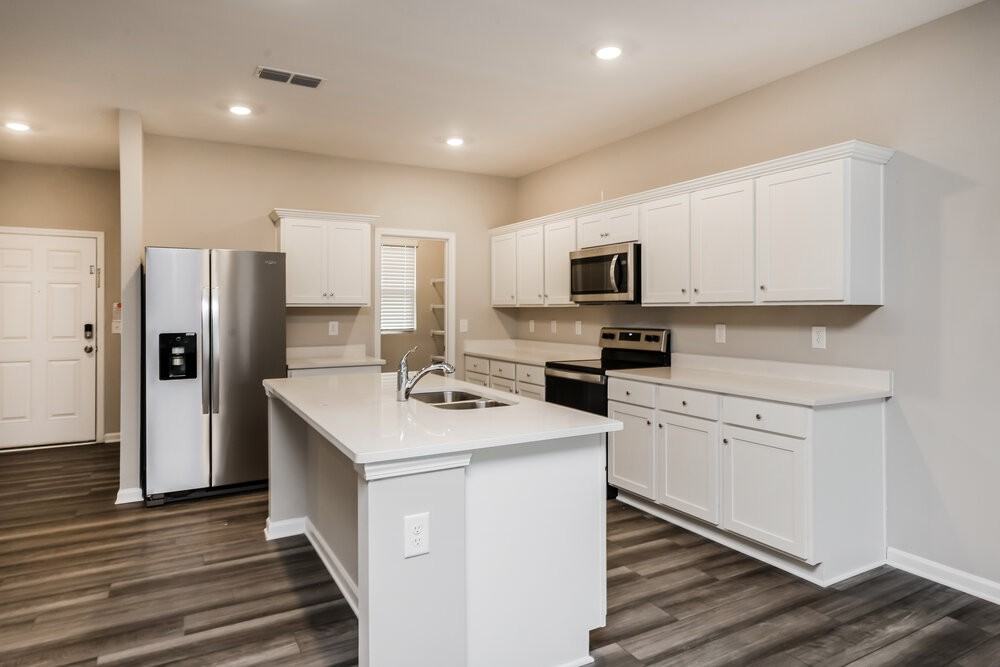 89 Hyde Park - Photo 7 of 17